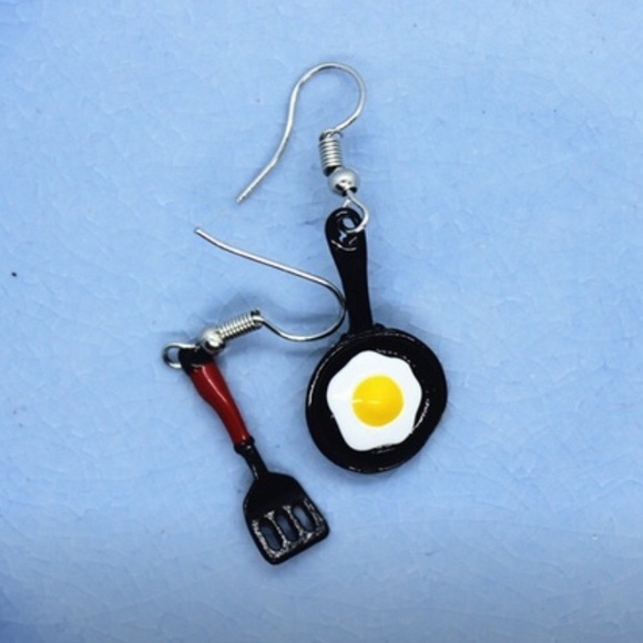 Cooks Skillet and Spatula Dangle Pierced Earrings - Picture 4 of 7